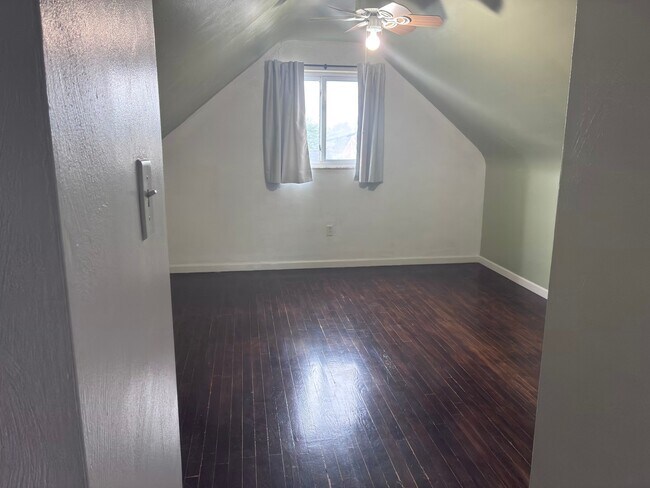 Building Photo - 211 Verdant St