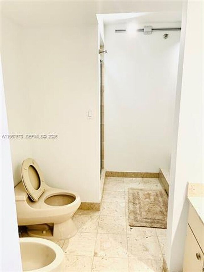 Building Photo - 151 SE 15th Rd