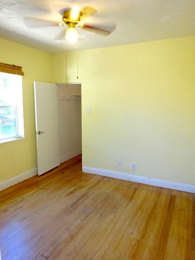 Building Photo - Bright and Charming Sunnyside Bungalow