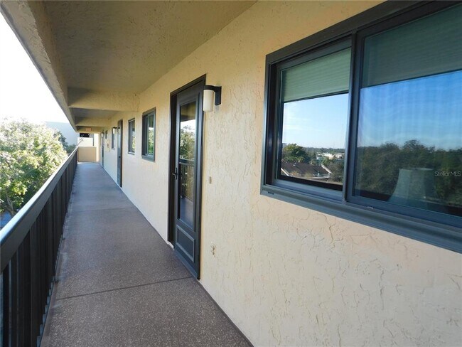 Building Photo - 1843 Golf View Dr