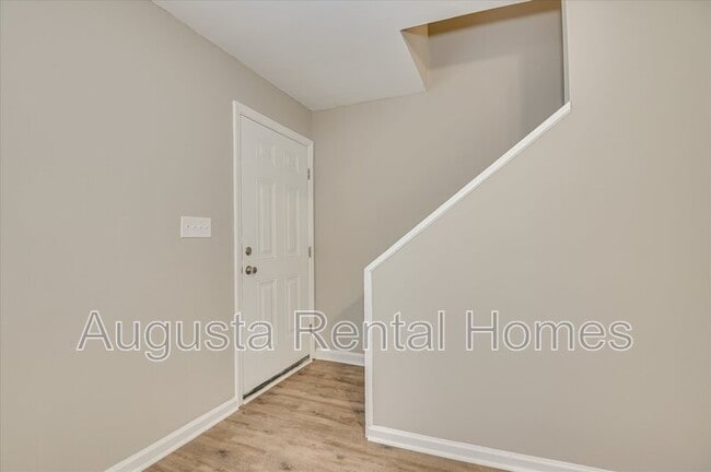 Building Photo - 136 Chalet N Blvd