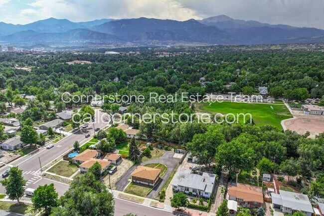 Building Photo - 1410 Custer Ave