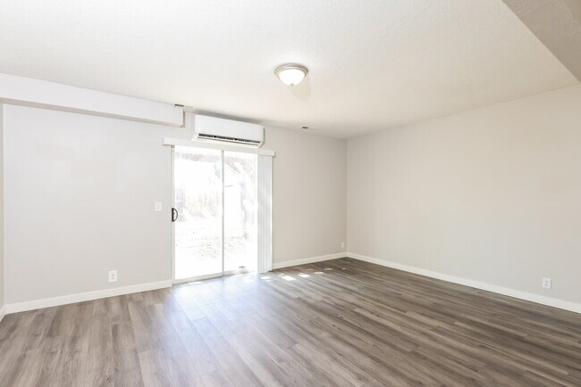 Building Photo - 5902 Woodview Dr