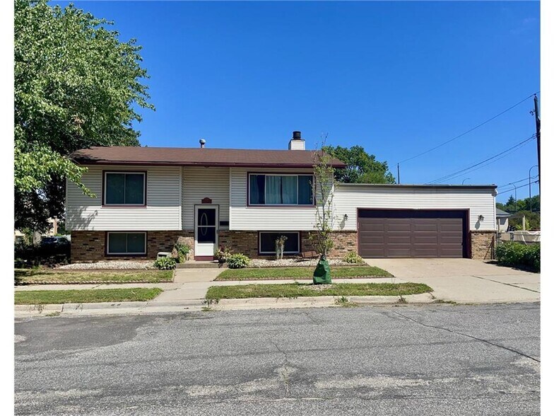 Primary Photo - 901 Summer St NE