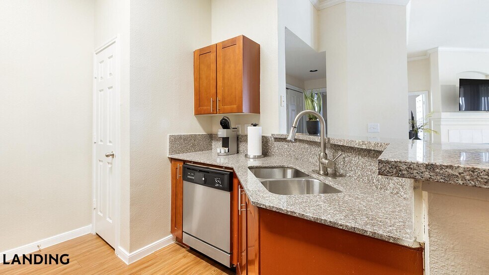 Building Photo - 901 Lakeside Cir