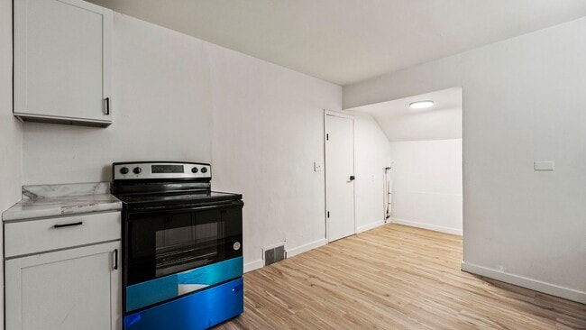 Building Photo - COMING SOON! 3 Bedroom House