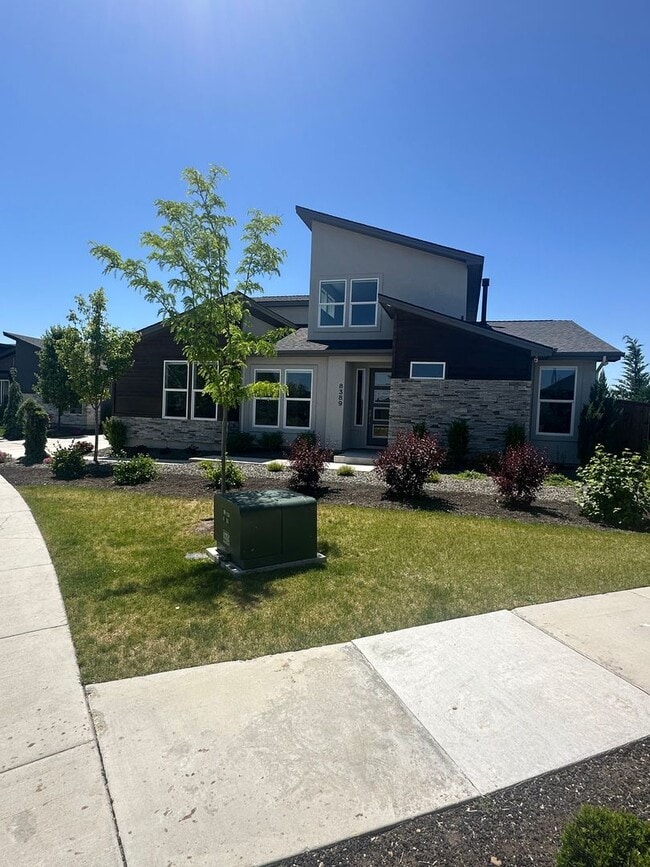 Primary Photo - Riverstone: Gated Community, Pond Access i...