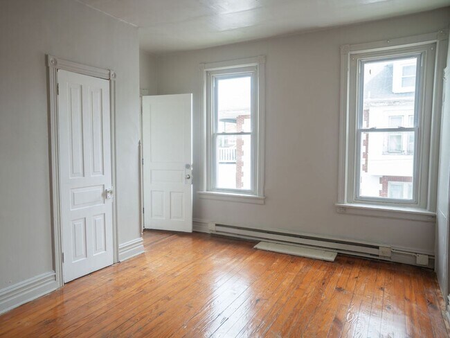 Building Photo - Spacious 4-Bedroom Home Near Kutztown University – Prime Downtown Location