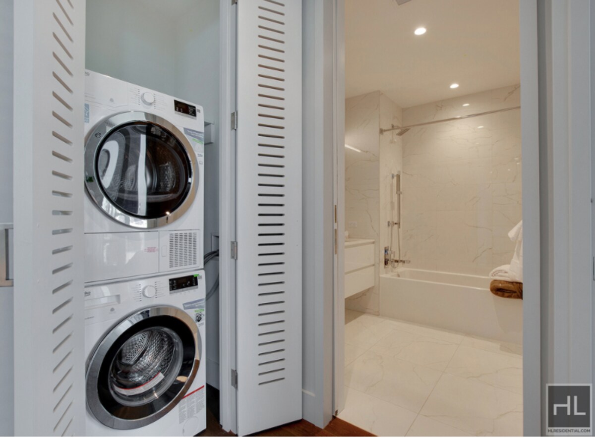 Building Photo - East 44th Street