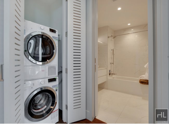 Building Photo - East 44th Street