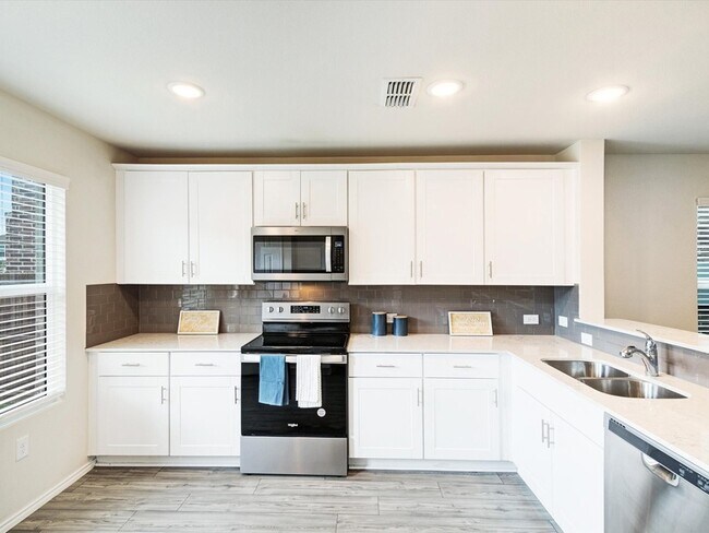 Building Photo - 405 Glendale Dr