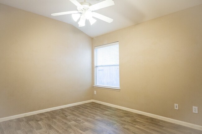 Building Photo - 6342 Applewood Forest Dr