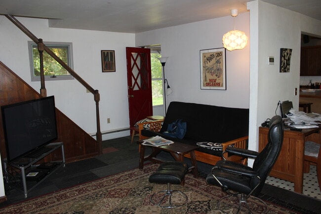 Building Photo - 1574 Coddington Rd