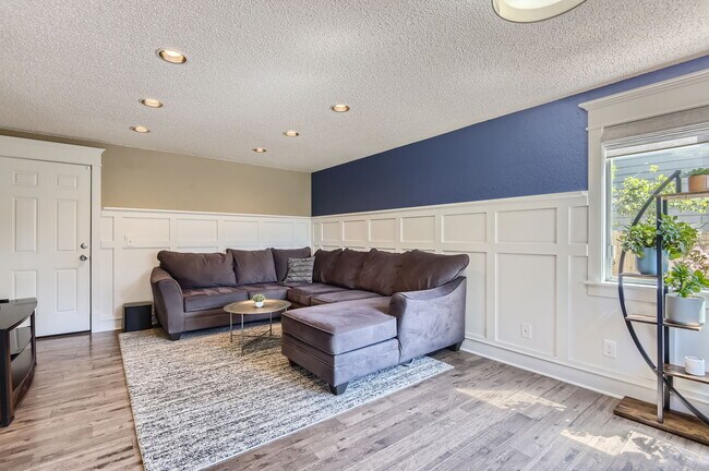 Building Photo - 4915 S Flanders Ct