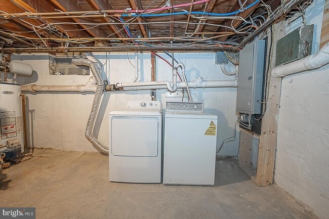 Building Photo - 1457 Manoa Rd