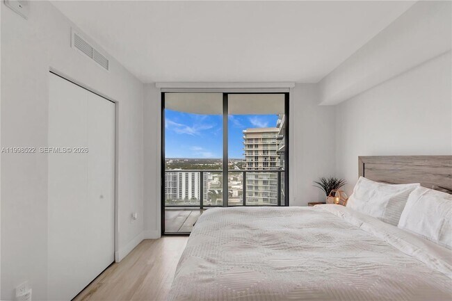 Building Photo - 121 NE 34th St