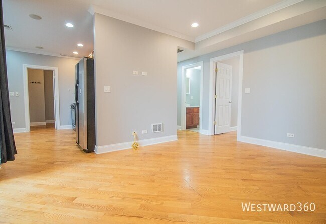Building Photo - 2036 Arthur-2E