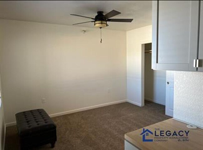 Building Photo - Carefree living!