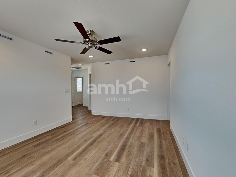 Building Photo - 9135 Fiesta Impatiens Ct