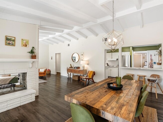 Building Photo - 2924 Santa Rosa Dr