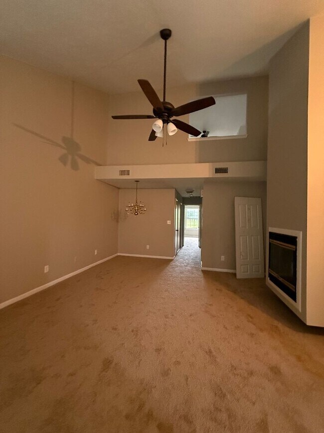 Building Photo - Beautiful Updated 3 Bedroom, 2 Bathroom To...