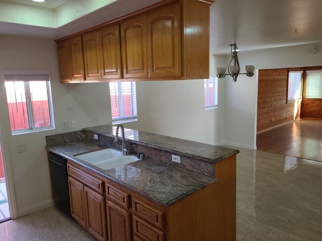 Building Photo - 851 Taft Ave