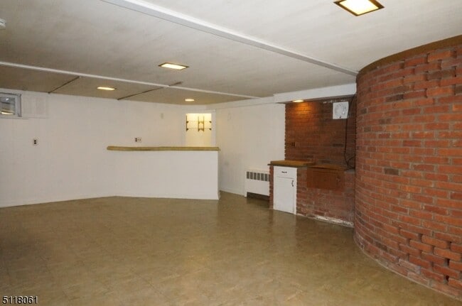 Building Photo - 51 Silver Spring Rd