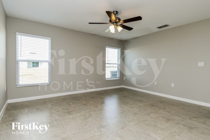 Building Photo - 462 Earhart Dr