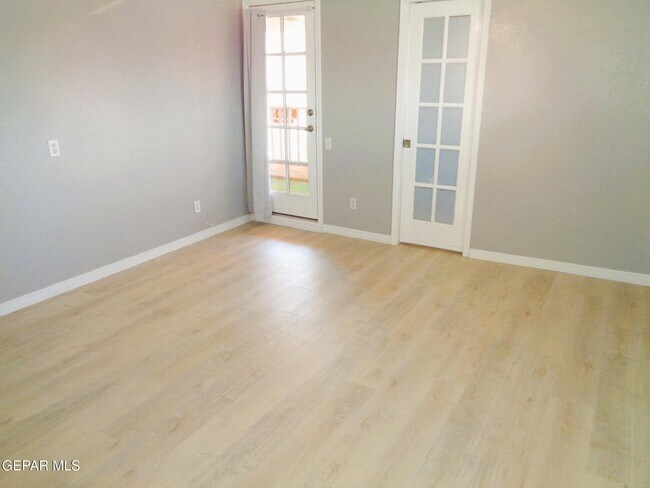 Building Photo - 2120 Greenlee Dr
