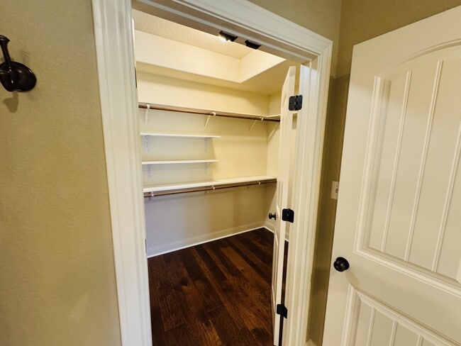 Building Photo - 4155 Pinehurst Dr