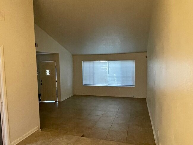 Building Photo - North Stockton 3 Bedroom Single Story Home