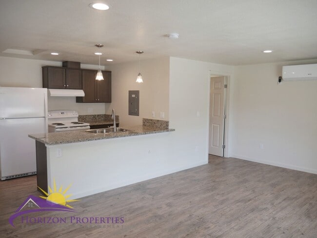 Building Photo - 2221 Rhoda Way