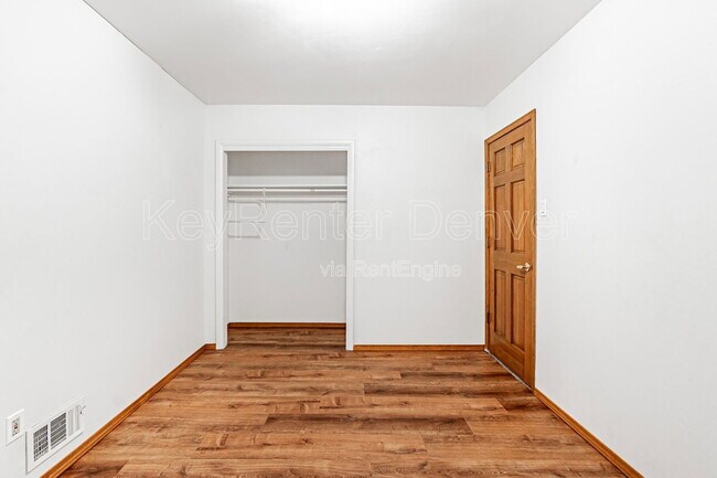 Building Photo - 400 Lily Ln