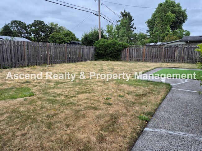 Building Photo - Available Now Prime Terra Linda Location One Level Home Large Fenced Yard & Attached Garage Walk ...
