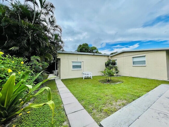 Building Photo - 279 Hach Ln