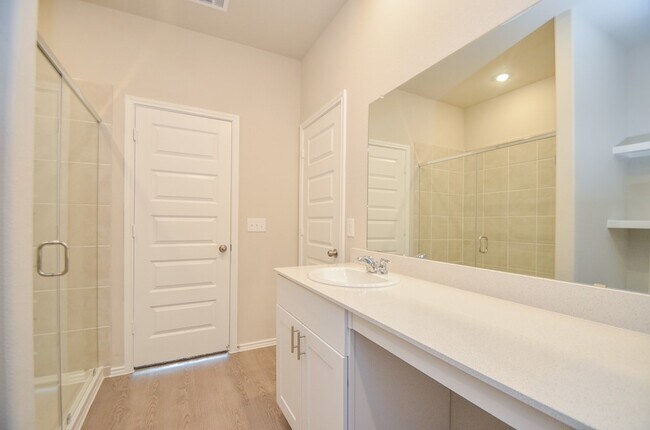 Building Photo - 25513 Blossom Ct