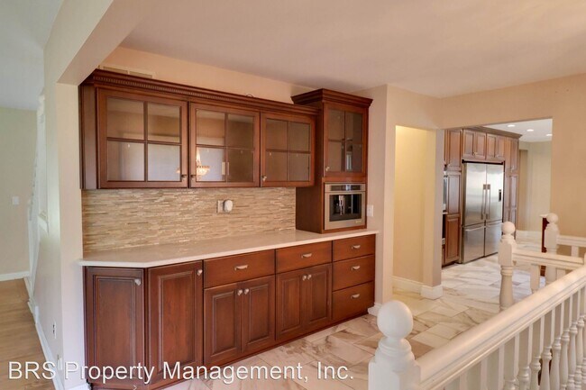 Building Photo - 5 br, 2.5 bath House - 1681 Glen Meadow Lane