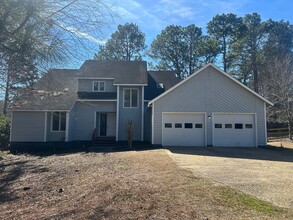 Building Photo - 3004 Stonehenge Ct