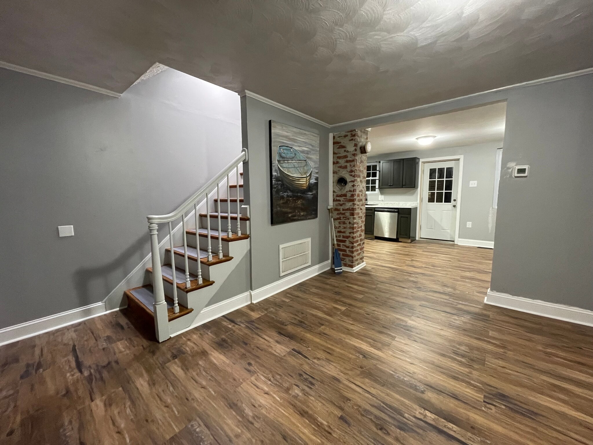 Front room/Entrance - Pic #4 - 3801 Seaford Rd