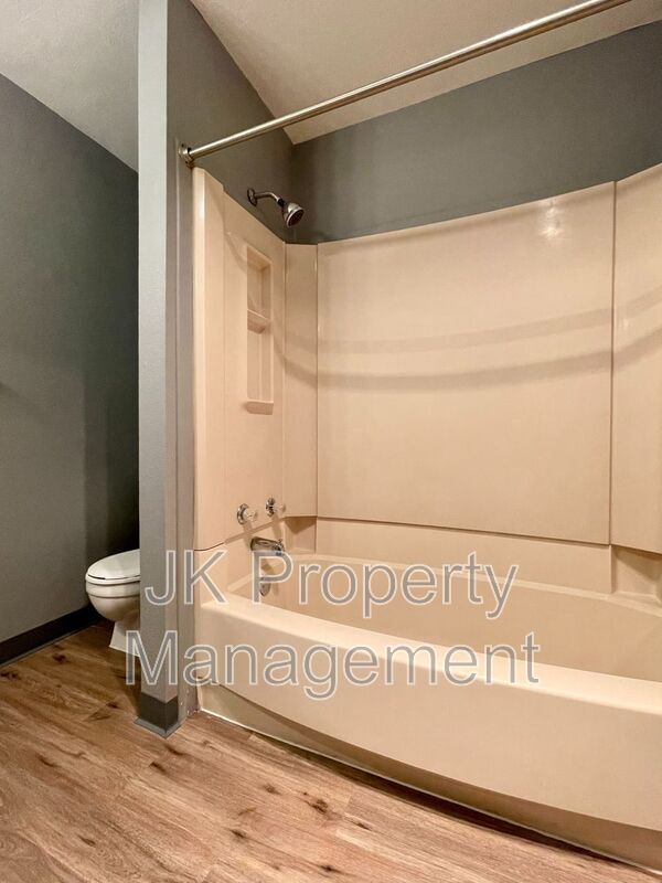 Building Photo - 1411 6th Ave S