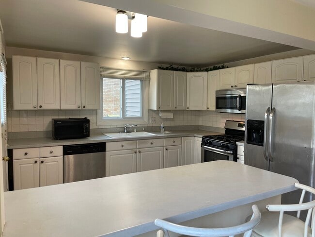 Building Photo - 9137 Barberry Ln