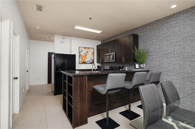 Building Photo - 26 Travis St