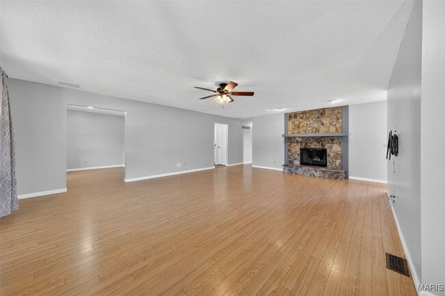 Building Photo - 3909 Golden Hills Dr