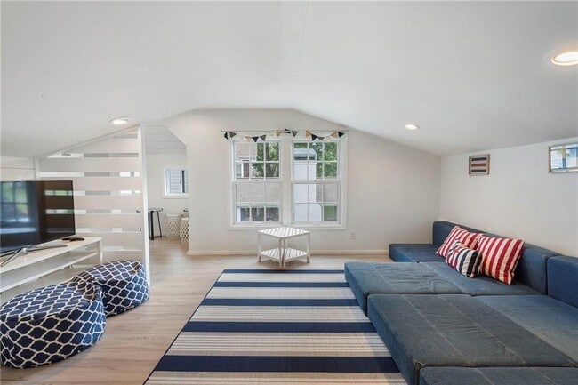 Building Photo - 61 View Point Dr