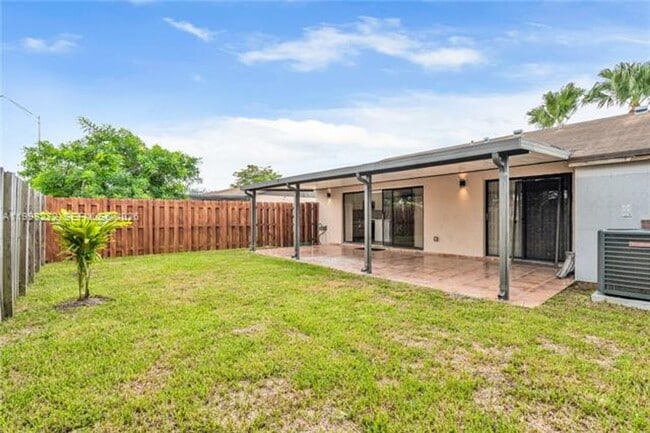 Building Photo - 4736 SW 136th Pl