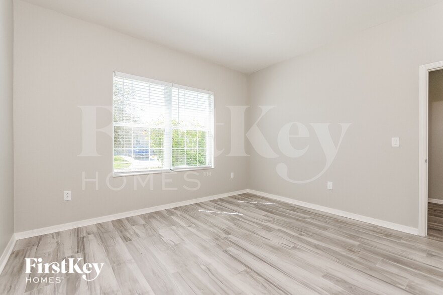 Building Photo - 533 Interlock St