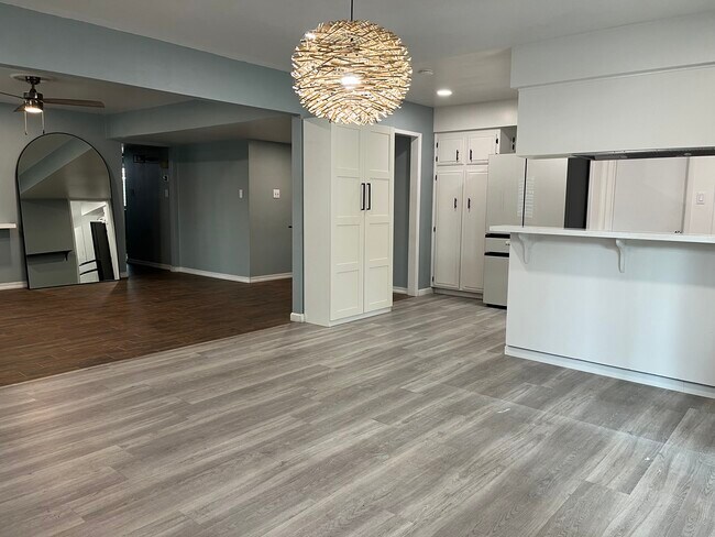 Building Photo - 5708 Cochran Dr