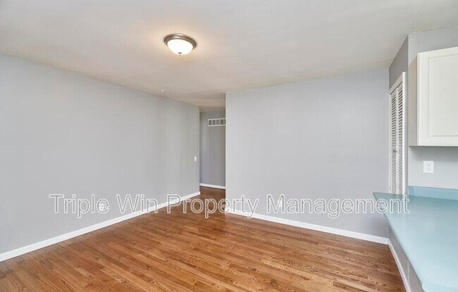 Building Photo - 1405 Willowbrook Dr