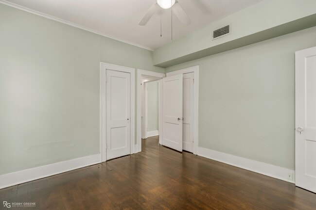 Building Photo - 2 bedroom duplex - downstairs