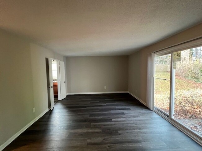 Building Photo - Beautiful Townhome with New LVP Floors and...